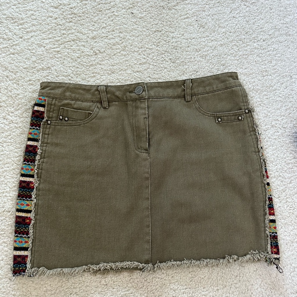 Max Jeans Green Mini Skirt Casual Frayed Hem